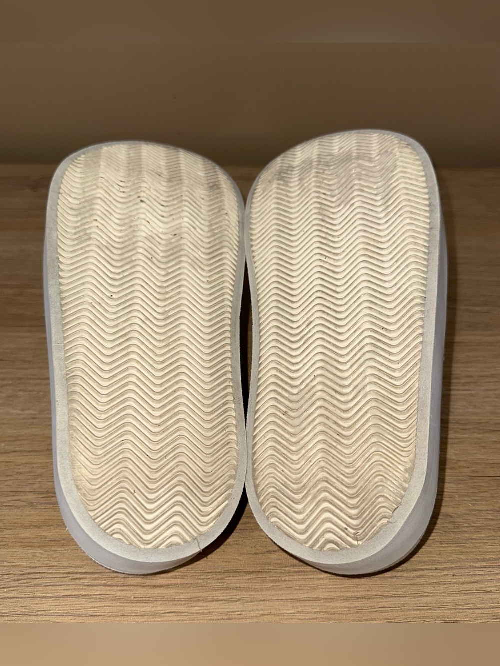 ADIDAS White Platform Slide Sandals with Textured Straps. Size 7. - Picture 7 of 8